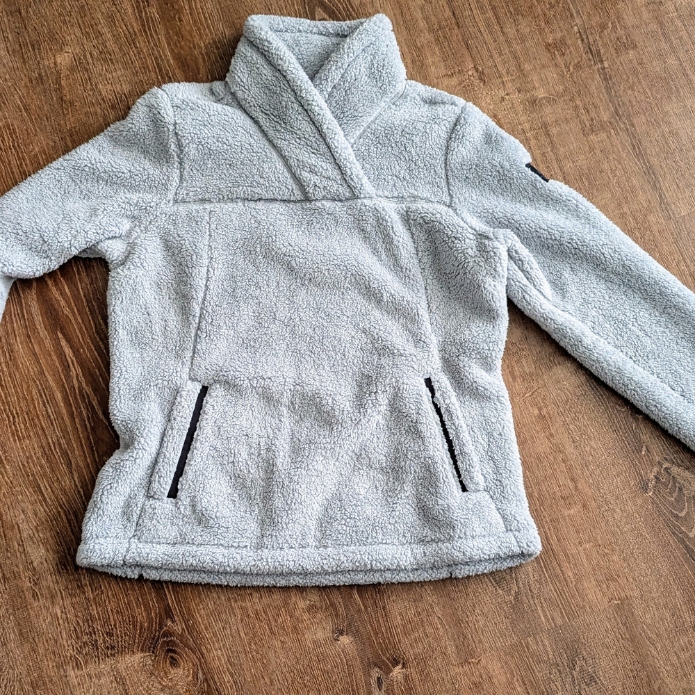 The north face women's Sherpa pullover size small very warm and cozy